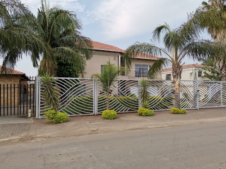 4 Bedroom Property for Sale in Zinniaville North West